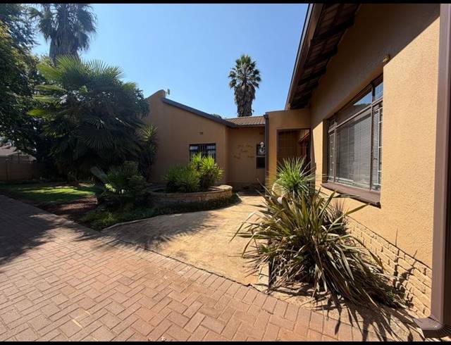 4 BEDROOM HOUSE FOR SALE IN GOLF PARK